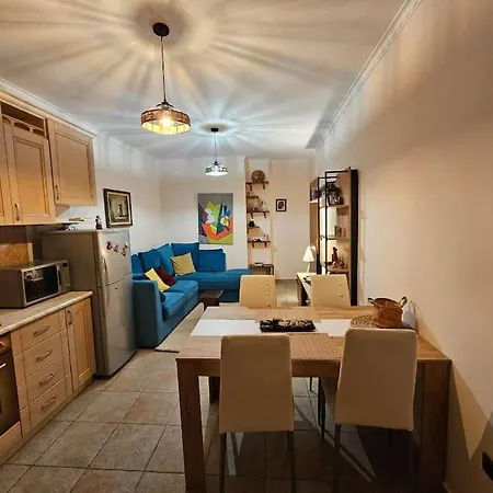 Cozy Located In The Heart Of Apartment *